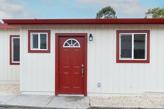 Building Photo - 139 Oak St