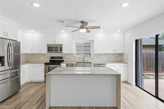 Foto del edificio - 3 br, 2 bath House - Welleby