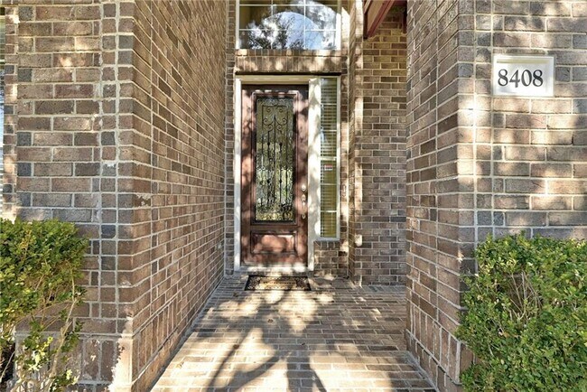 Foto del edificio - 8408 Big Timber Dr