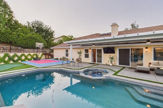 Piscina, Spa, Cancha Deportiva - 29650 Kimberly Dr