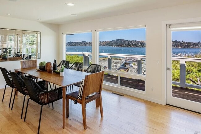 Foto del edificio - 118 Cazneau Ave