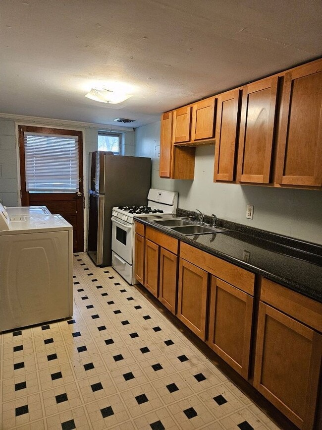 Building Photo - Spacious 1BR with Private Study – Minutes from UNC