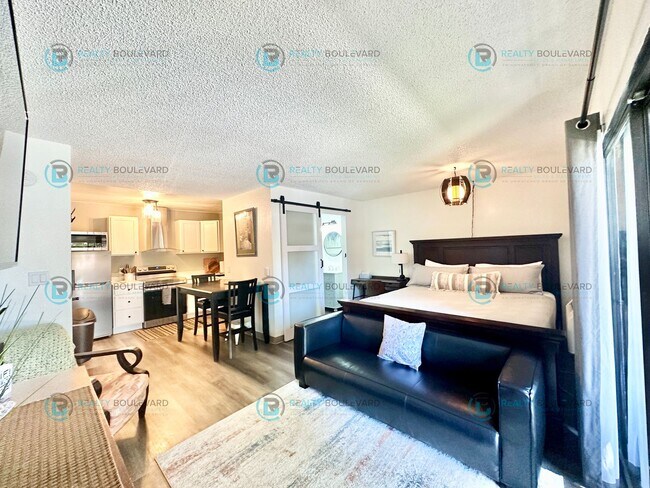 Foto del edificio - 1 WEEK FREE!!!  Fully Furnished Studio Ava...
