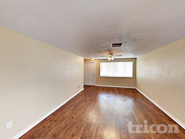 Building Photo - 8213 Greenleaf Cir