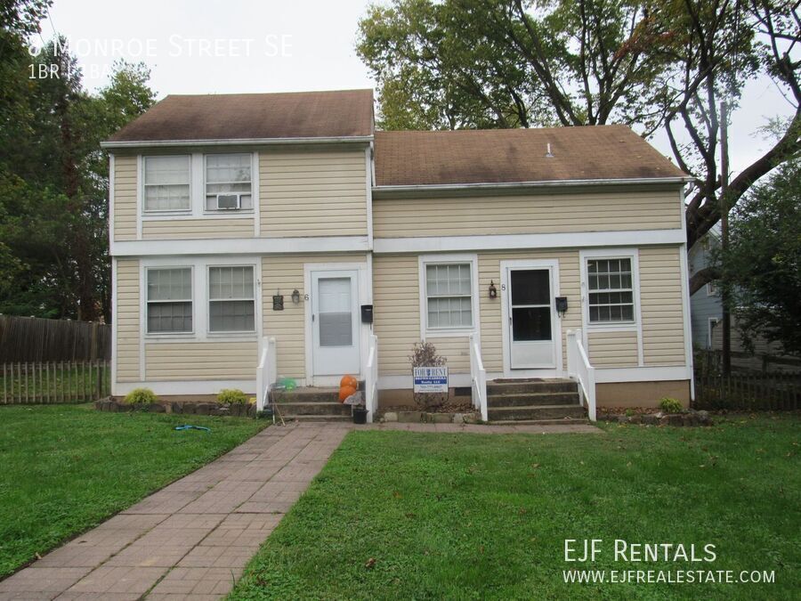 Primary Photo - Leesburg One bedroom duplex in Historic Di...