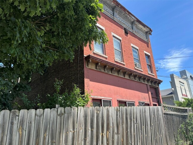 Building Photo - 165 Ulster Ave