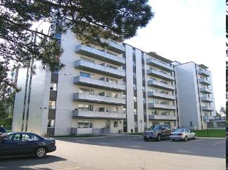Photo du bâtiment - 707-711 Finch Ave W
