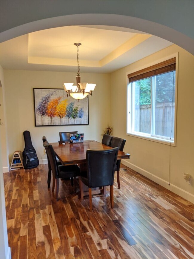 Building Photo - Unique Education Hill house