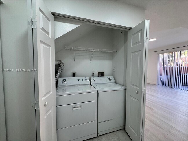 Foto del edificio - 4911 Spinnaker Dr