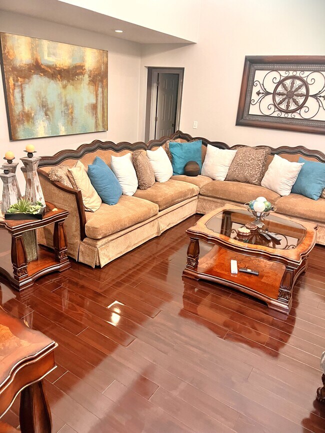 living room - 6201 Molsonwood Cv