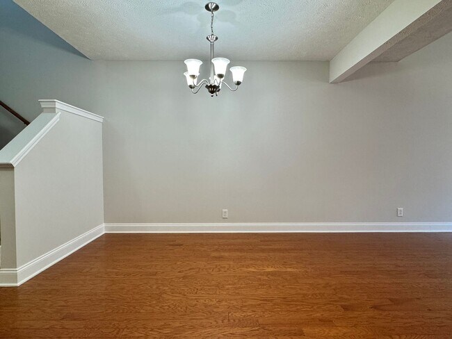 Building Photo - 3 Bed, 2.5 Bath Home w/ 1 Car Garage