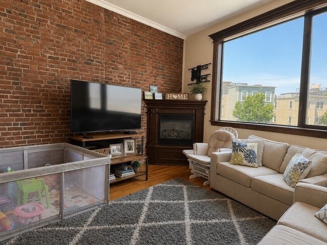Foto del edificio - 410 E 3rd St