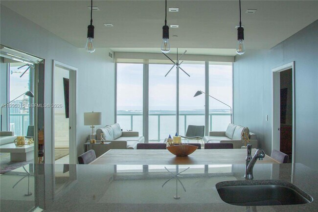 Foto del edificio - 888 Biscayne Blvd