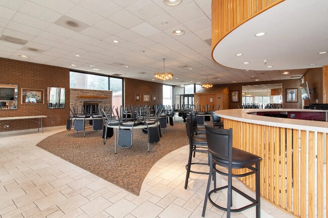 Building Photo - 6340 Americana Dr