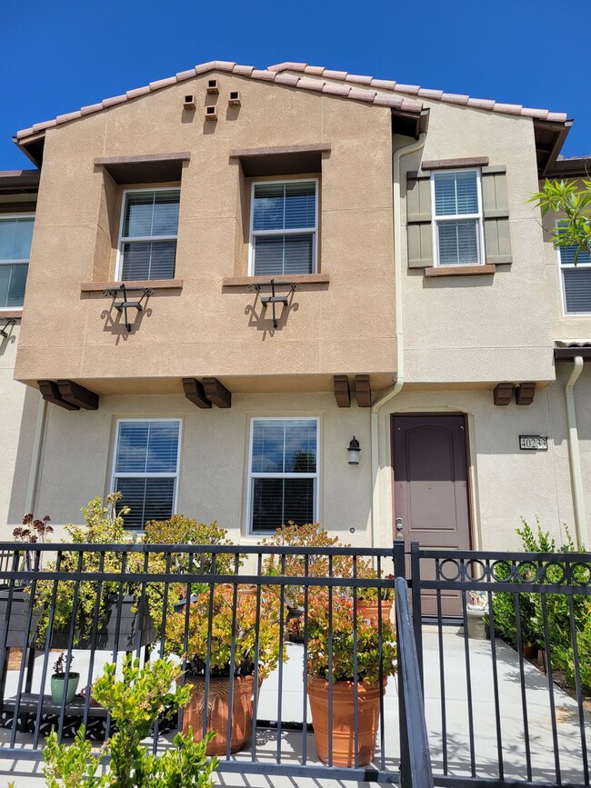 Building Photo - 40233 Calle Real