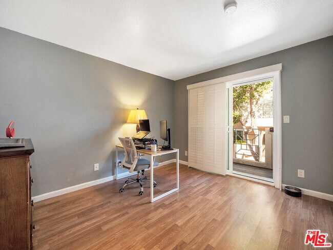 Master Bedroom 2 with Balcony - 433 E Tamarack Ave