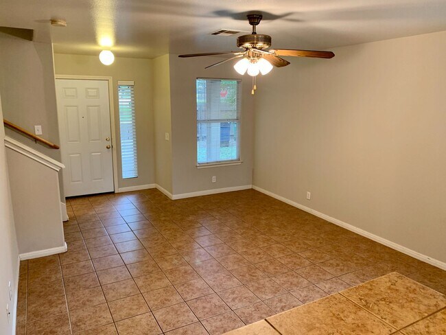 Building Photo - Lovely 3 bedroom, 2.5 bathroom Duplex in Austin!!!