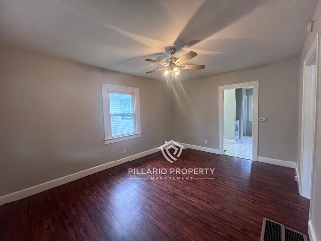 Foto del edificio - 2 Bed / 1 Bath Renovated Home Ready for Mo...