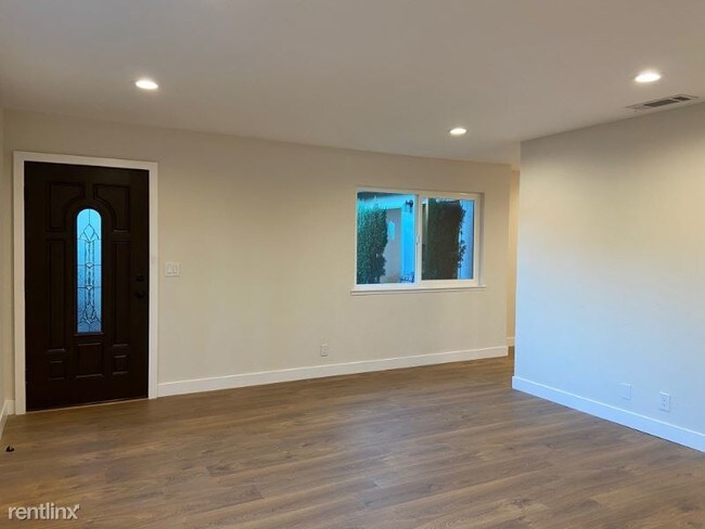 Building Photo - 10121 Santa Clara Ave