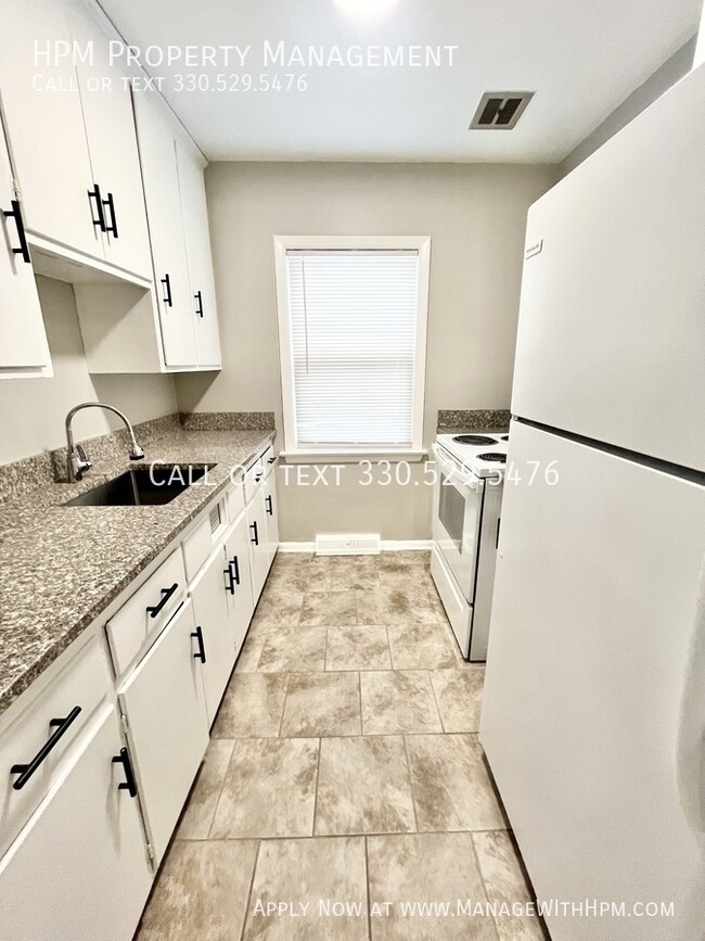 Building Photo - Remodeled one-bedroom apartment. First mon...