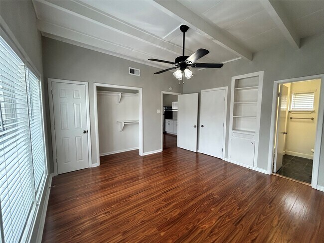 Building Photo - 219 Marshall St