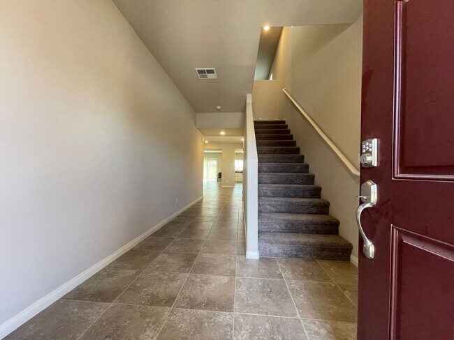 Building Photo - GATED 5 BED 3 BATH 2 CAR GARAGE w/ 1 BED &...