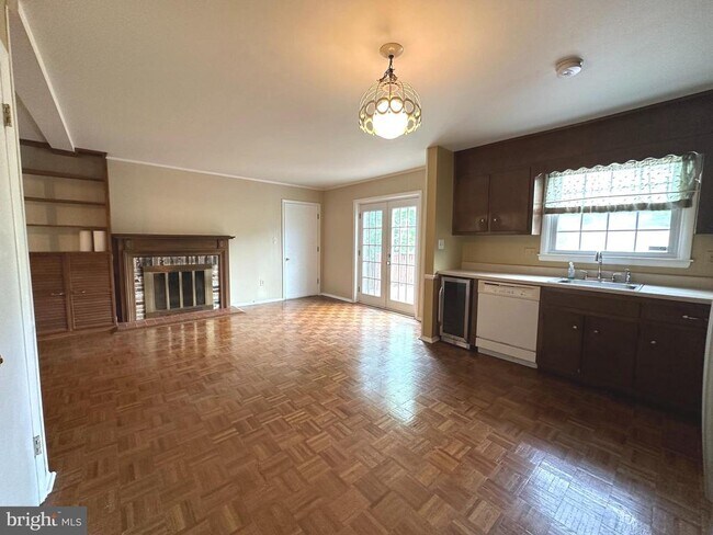 Building Photo - 10833 Sandringham Rd