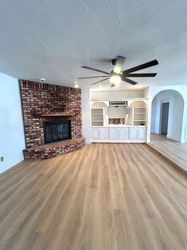Foto del edificio - Serene 3 Bedroom 1.5 Bath with Pool and Solar