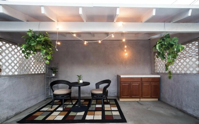 Foto del edificio - 1427 N Bronson Ave