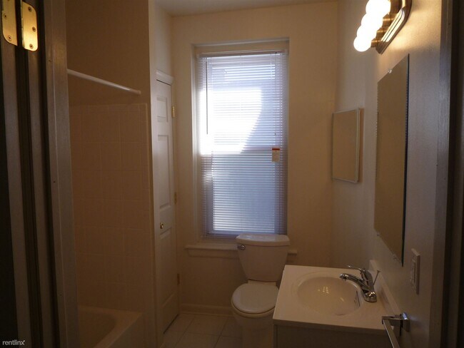 Building Photo - 4 br, 2 bath Apartment - 1937 Federal Street