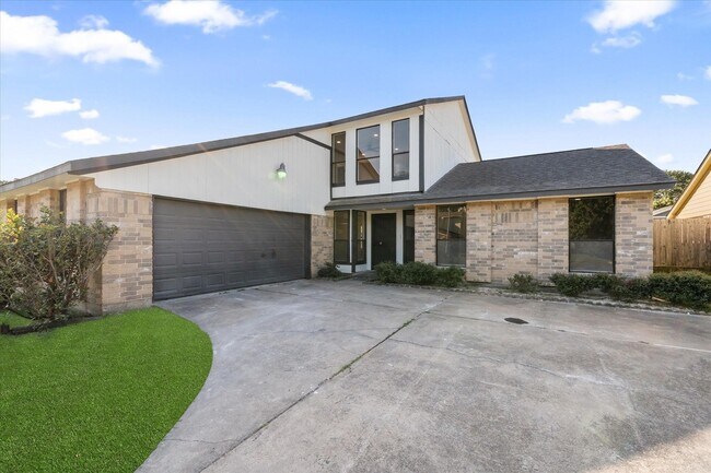 Foto del edificio - 5811 Fair Forest Dr