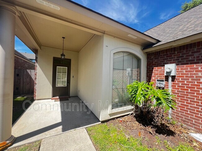 Building Photo - 610 Spring Cove Dr