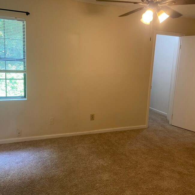 Foto del edificio - 6408 Baker Ct
