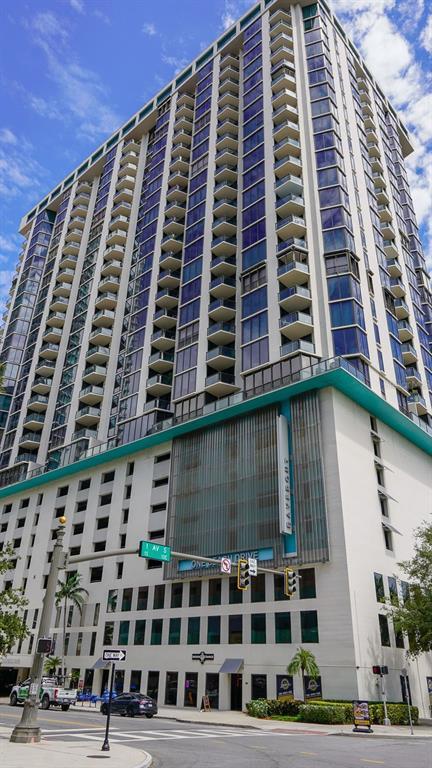 Building Photo - 1 Beach Dr SE