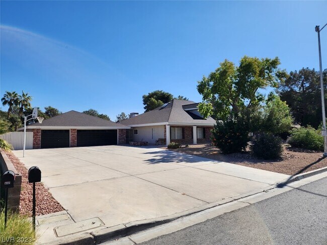 Building Photo - 5738 S Hedgeford Ct