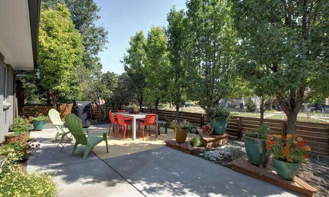 Foto del edificio - High End LOHI Townhome Available in June!