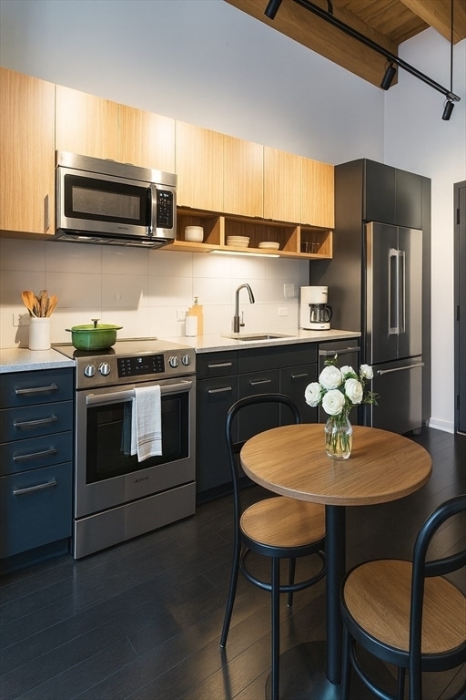 Building Photo - 319 A St