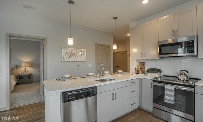 Foto del edificio - 1 br, 1 bath  - 1100 Cricket Ln Unit 102