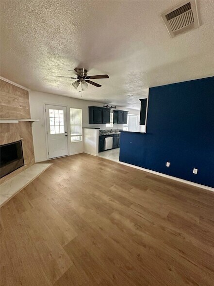 Foto del edificio - 6524 Blue Grass Dr