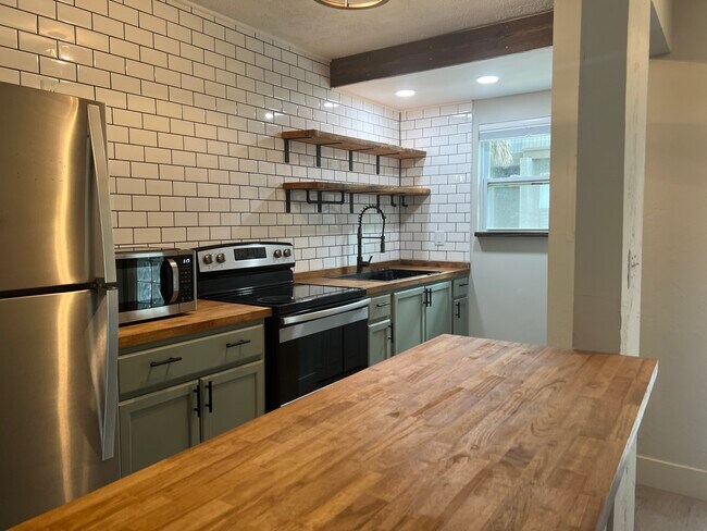 Foto del edificio - 711 SW 75th St