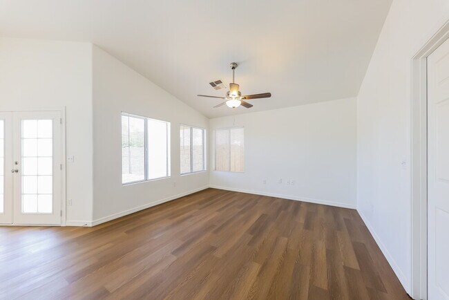 Building Photo - 1405 E Cathedral Rock Dr