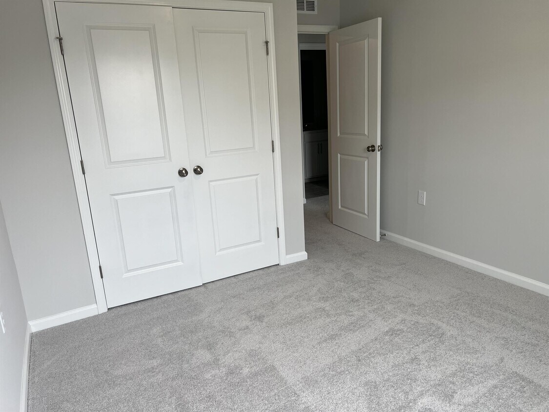 Foto principal - 215 Aster Bloom Ln