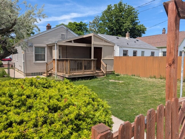 Building Photo - 3130 S Clement Ave