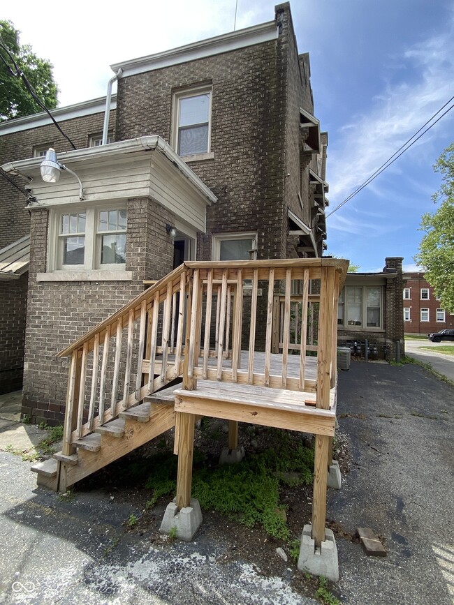 Building Photo - 408 W Mulberry St