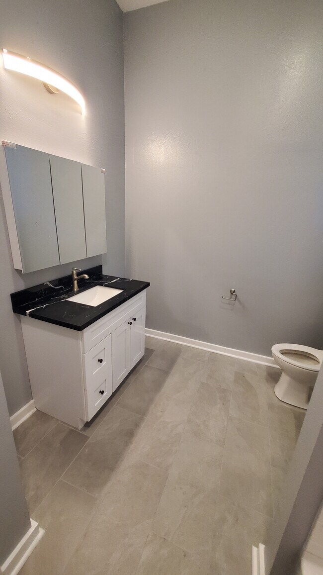 Baño - 2027 General Taylor St