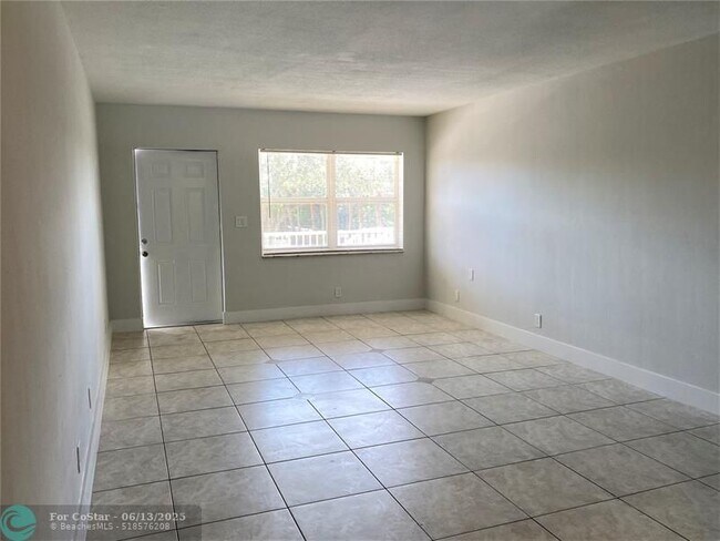 Foto del edificio - 853 SE 4th Ct