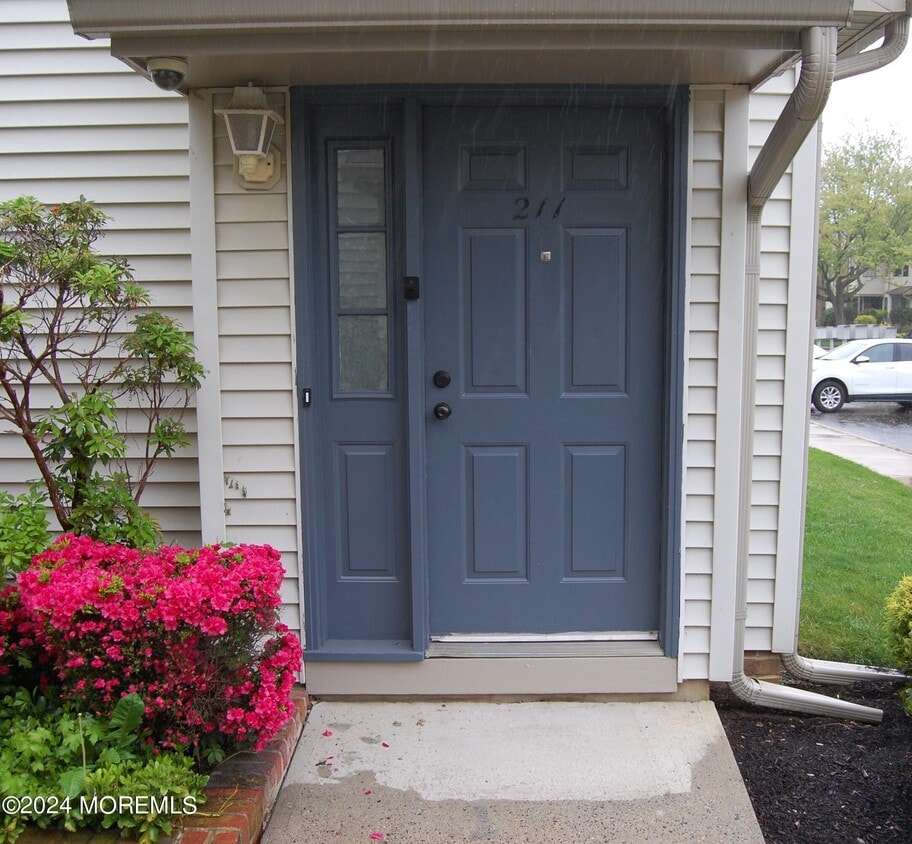 Primary Photo - 211 Sunshine Ct