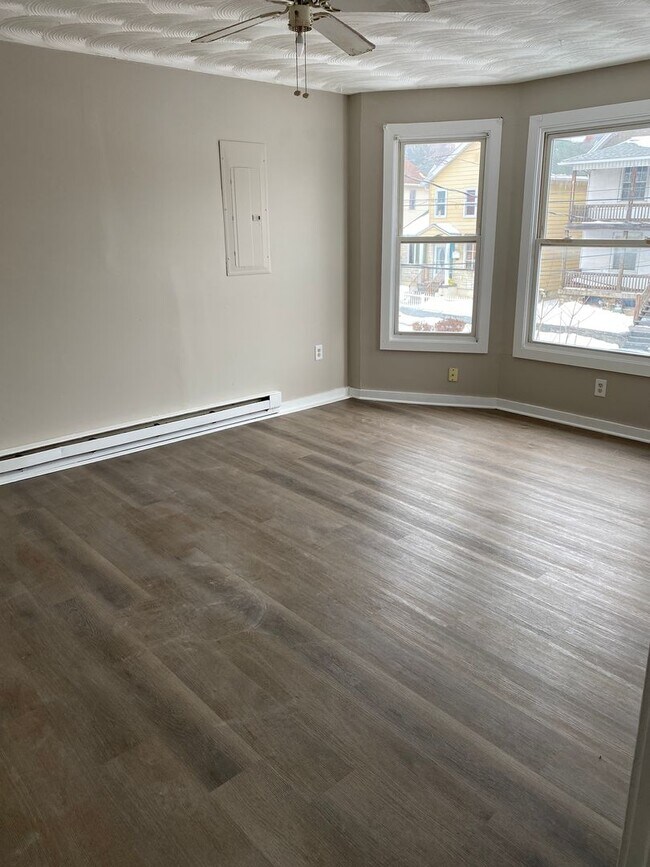 Foto del edificio - 712 S Irving Ave