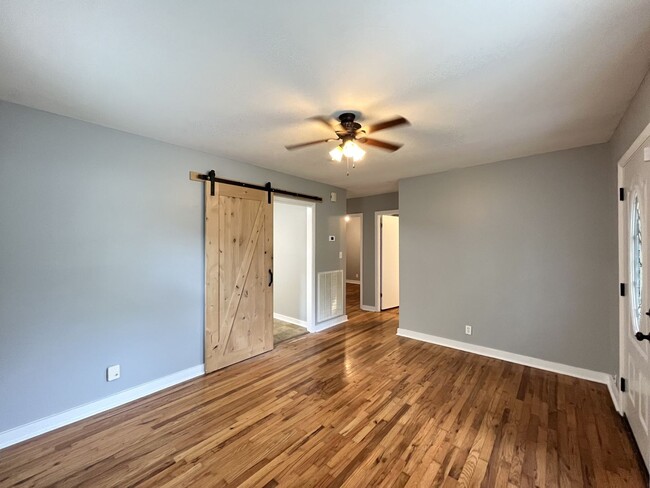 Building Photo - Prime East Nashville Living!