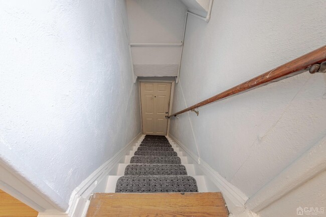 Building Photo - 203-203 Woodbridge Ave